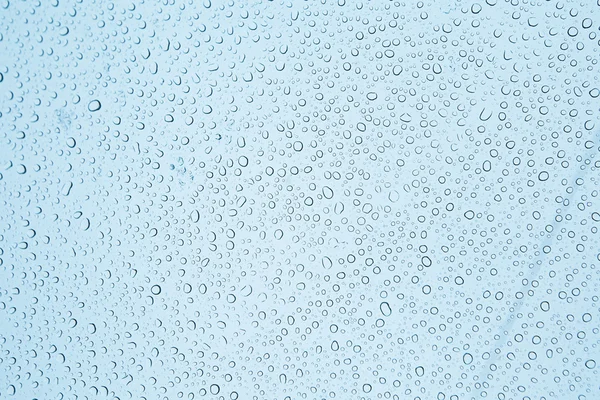Gouttes d'eau sur une fenêtre — Photo