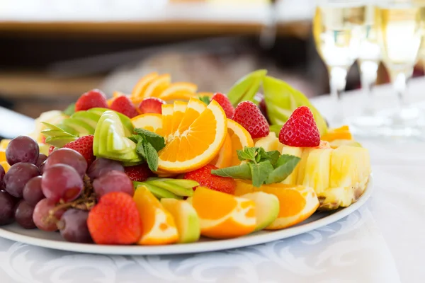 Piatto partito frutta fresca — Foto Stock