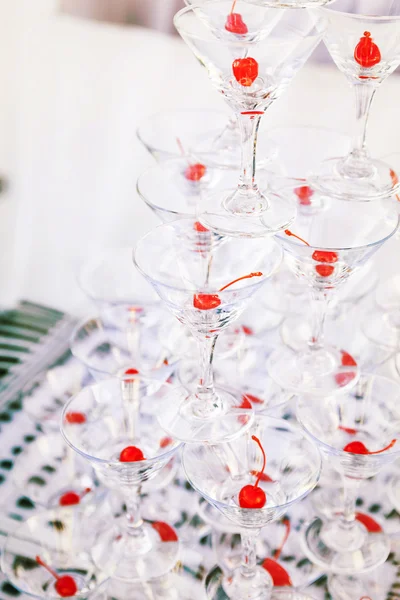 Copos de martini de champanhe de pirâmide — Fotografia de Stock