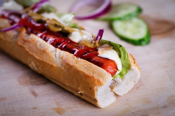 Świeże domowe hot dog — Zdjęcie stockowe