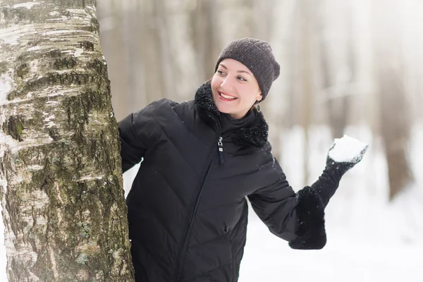 Winterfrauen haben Spaß im Freien — Stockfoto