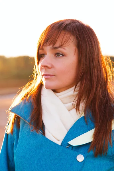 Woman in red have fun on the cost of the lake — Stock Photo, Image