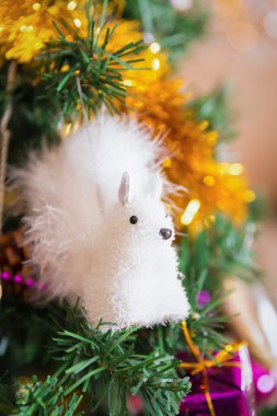 Sincap Noel oyuncak bir ağaç üzerinde