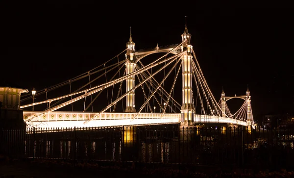 Albert de brug bij nacht, Londen — Stockfoto