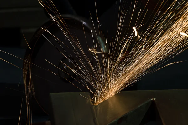 Sharpening and cutting of iron by abrasive disk machine — Stock Photo, Image