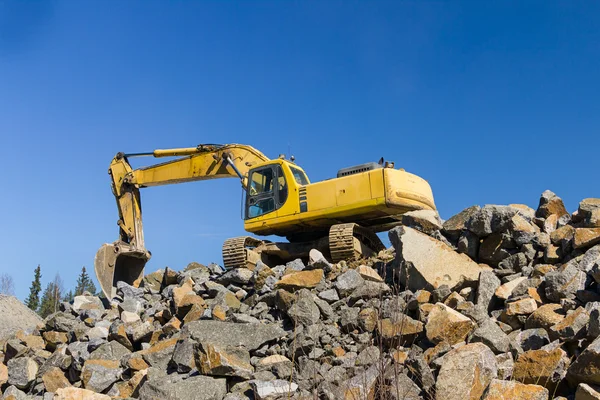 Yellow Excavator and bulldozer at Work in forest — Stock Photo, Image