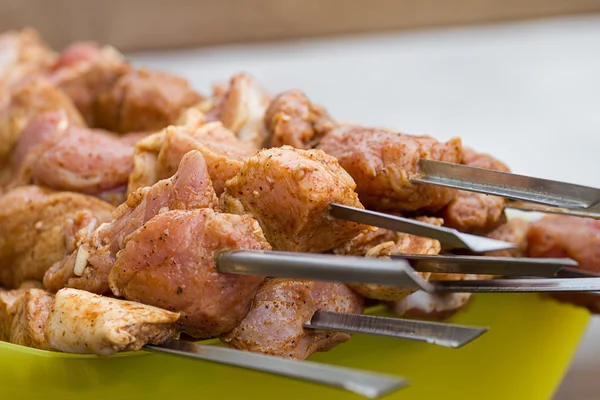 Frisches Schweinefleisch Grillen im Freien — Stockfoto