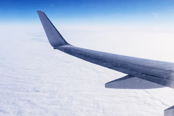 Vista da janela do avião com asa — Fotografia de Stock