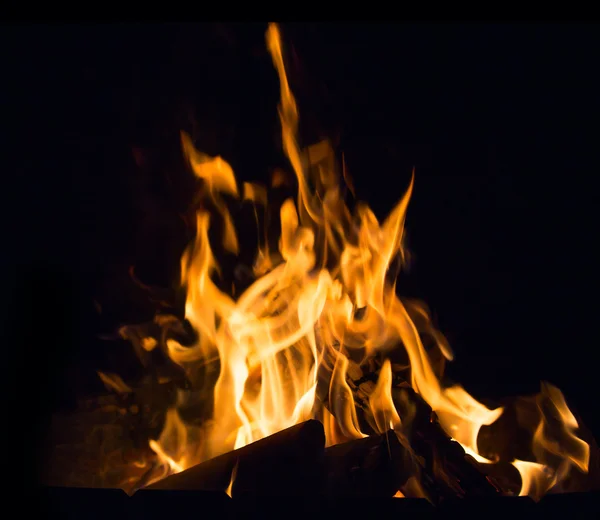 Fuego en una chimenea — Foto de Stock