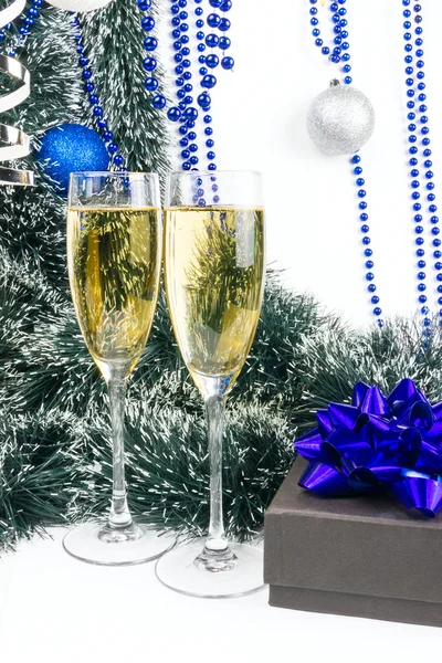 Kerstmis champagne en huidige doos — Stockfoto