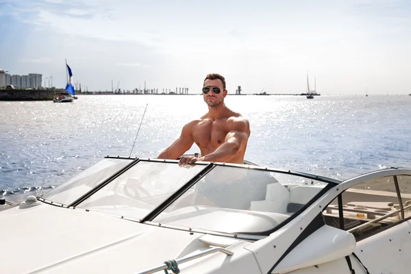 Adale adam bir tekne