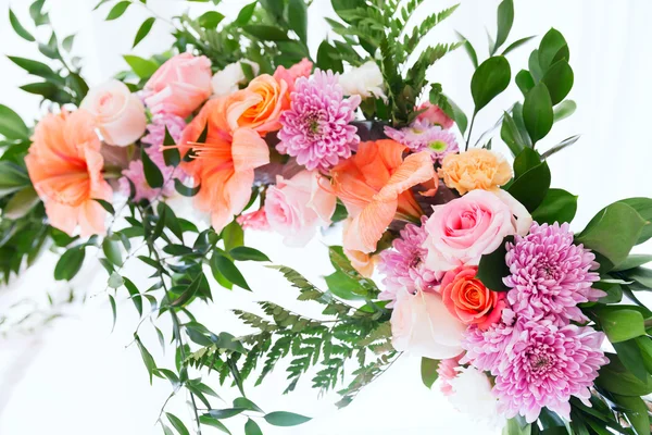 Frisk aroma bryllup blomst bue - Stock-foto