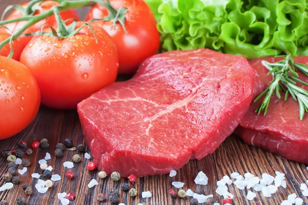 Bife de carne de bovino cru fresco — Fotografia de Stock