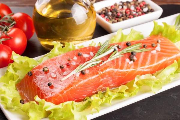 Raw salmon fillet — Stock Photo, Image