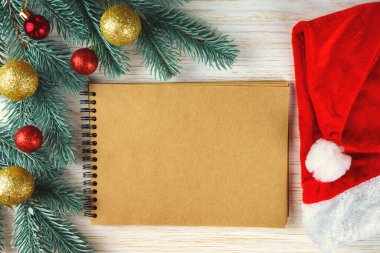 Noel süslemeli boş el işi kağıt defter. en üstteki görünüm.