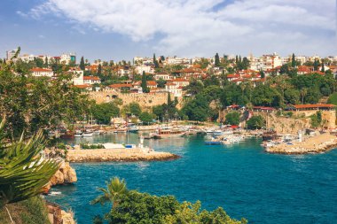 Antalya Eski Kent limanı ve Akdeniz 'in panoramik manzarası, Türkiye. Yaz tatili, seyahat fotoğrafı..