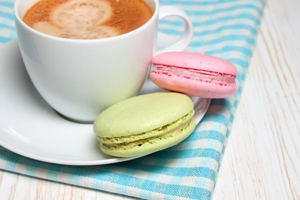 Macaroons and cup of coffee — Stock Photo, Image