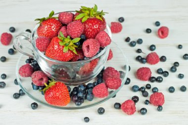 çilek karışık bir şeffaf Kupası