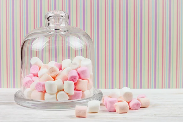 Pink marshmallow in a glass bell — Stockfoto