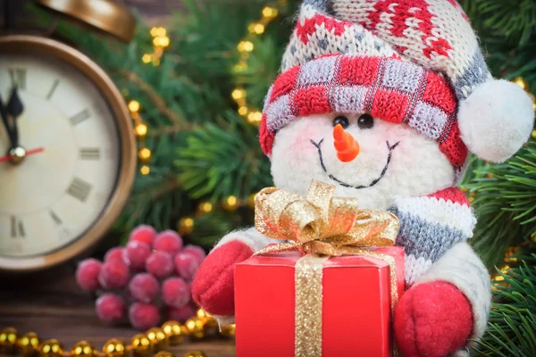 Kerstmis en Nieuwjaar sneeuwpop — Stockfoto