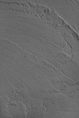 Yaklaş, parlak gri renkli beton duvar yüzeyi kaba, dokulu ve soyut alçı darbeleriyle. Grunge arkaplanı, endüstriyel arkaplan, modern duvar kağıdı, tasarım ögesi.