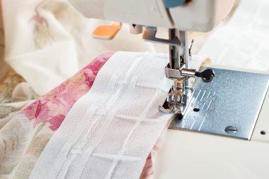 Modern dikiş makinesi