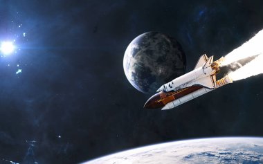 Derin uzay. Mavi yıldızın ışığında yörüngede dönen uzay mekiği