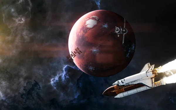进入火星的轨道。空间站，在太阳系红色行星背景上的航天飞机。3D渲染 — 图库照片