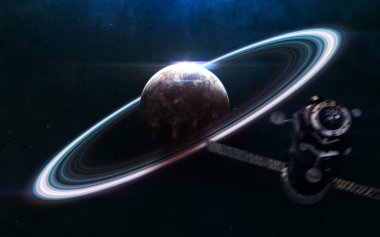 Uzayın derinliklerinde bir gezegen. Uzay istasyonu hareket halinde bulanıklaştı