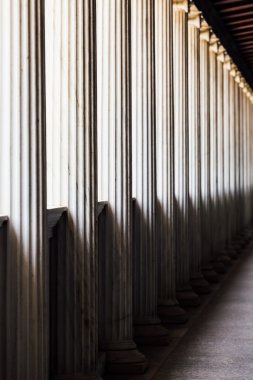 Perspektif içinde Yunan sütunları