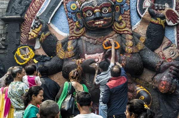 - Ez a hatalmas kő kép Tamás képviseli az istenség Siva, Katmandu, Nepál — Stock Fotó