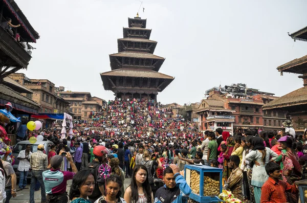 Kathmandu Nepal Abril 2016 Grande Número Pessoas Reúnem Praça Kathmandu — Fotografia de Stock