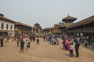 Katmandu, Nepal - 13 Nisan, 2016: street ve 2015 yılında büyük deprem ve yeniden yapılanma oluyor sonra Bhaktapur bina hasar.
