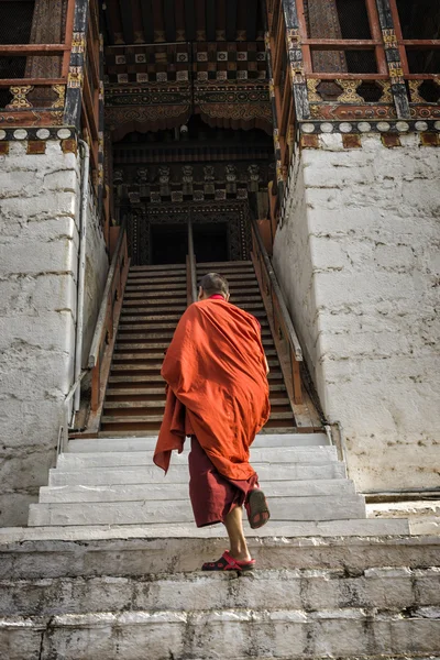 Thimphu Bhutan April 2016 Unidentified Biddhist Monk Traditional Robes Entering — Stock Photo, Image