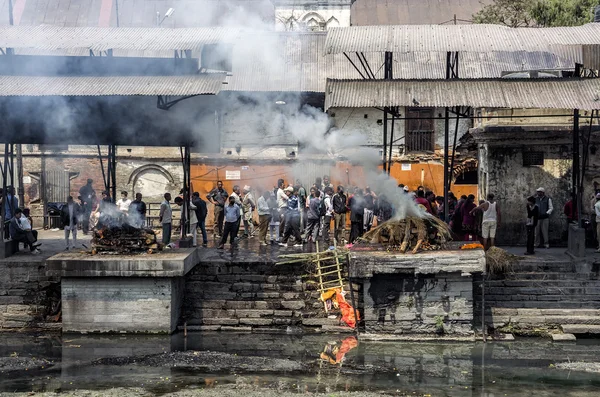 Katmandou Népal Avril 2016 Cérémonie Crémation Long Sainte Rivière Bagmati — Photo