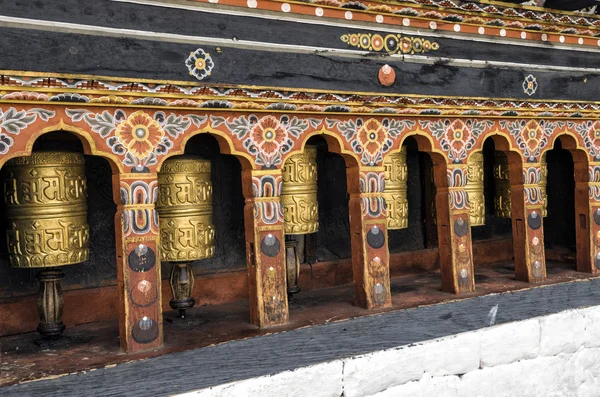 Ряд Молитвенных Колес Ташихо Дзонг Тхимпху Бутан — стоковое фото