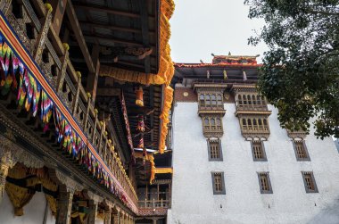 Punakha Dzong, Birleşik Arap Emirlikleri. Punakha Dzong veya Punakha, Bhutan'ın eski başkenti Pungthang Dewachen Phodrang (Palace of büyük mutluluk).