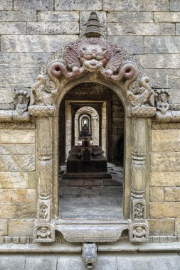 Adak tapınak ve türbelerin Pashupatinath Tapınağı, Katmandu, Nepal, satır aracılığıyla görmek
