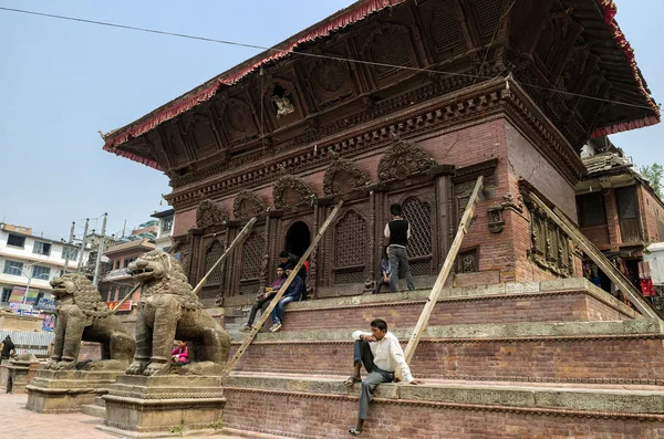 Kathmandu Nepal Kwietnia 2016 Odszkodowanie Ulicy Budynku Bhaktapur Wielkim Trzęsieniu — Zdjęcie stockowe