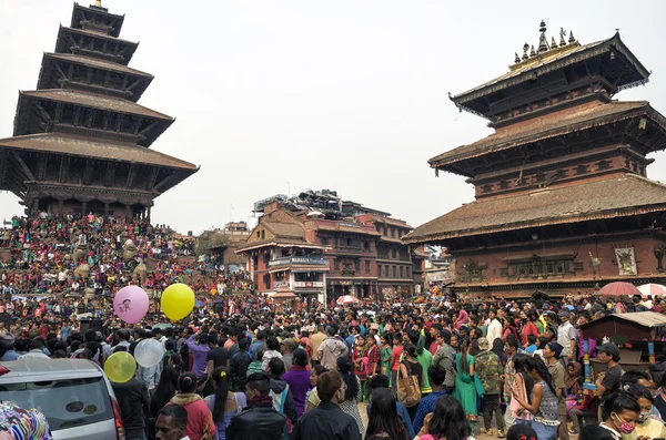 Kathmandu Nepal Abril 2016 Grande Número Pessoas Reúnem Praça Kathmandu — Fotografia de Stock