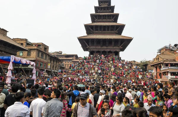 Kathmandu Nepal Abril 2016 Grande Número Pessoas Reúnem Praça Kathmandu — Fotografia de Stock