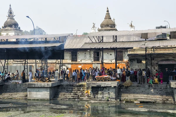 Ceremonia Cremación Largo Del Sagrado Río Bagmati Templo Pashupatinath Katmandú —  Fotos de Stock