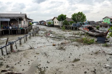 Kampung Bagan Sungai Lima, Malezya 'da bulunan otantik bir Çin balıkçı köyü olan Kampung Bagan Sungai Lima, ana köy Pulau Ketam' ın beşinci nehrinin kıyısında yer almaktadır.