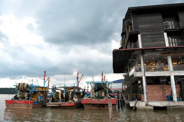 Kuala Sepetang Jetty Hajókkal Tenger Gyümölcsei Étterem Egy Híres Turista — Stock Fotó