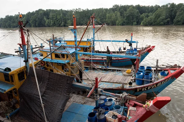 马来西亚吉隆坡 2018年10月27日 马来西亚波拉克的吉隆坡码头 Kuala Sepetang Jetty 有船只和海鲜餐厅 吉隆坡的风景画 也被称为维尔德港 以一位前州长弗雷德里克 — 图库照片