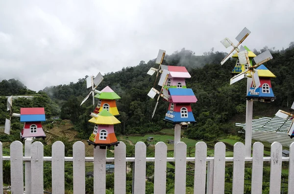 Kleurrijke Windmolen Lucht Groep Miniatuur Traditionele Hollandse Oude Houten Windmolen — Stockfoto