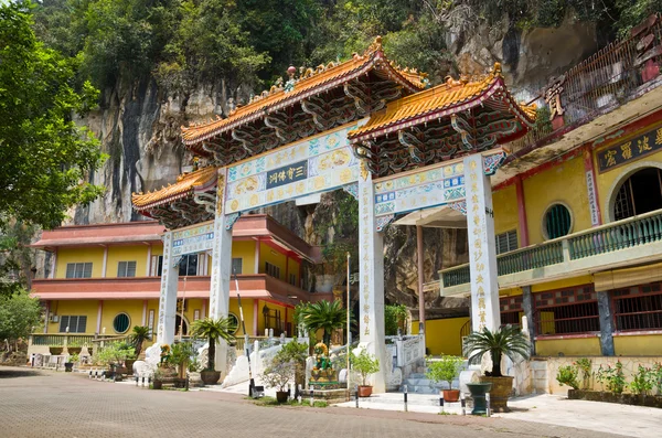 Architecture of Main Entrance of Sam Poh Tong, Ipo — Stock Photo, Image