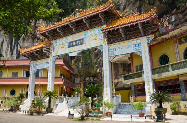 Architektura hlavního vchodu Sam Poh Tong, Ipoh — Stock fotografie