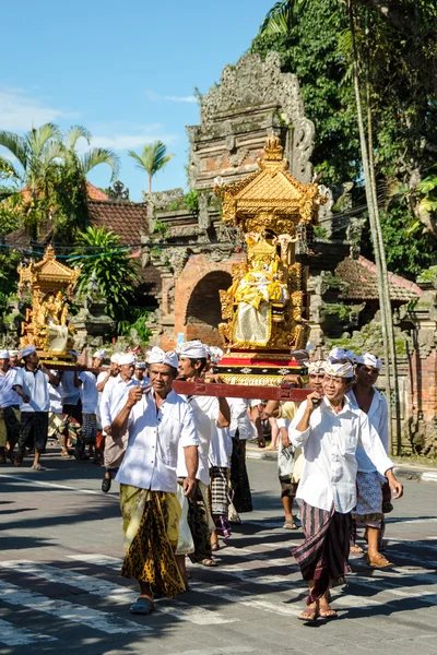 Desfile de Ogoh-ogoh e dia de Nyepi em Ubud, Bali, Indonésia — Fotografia de Stock