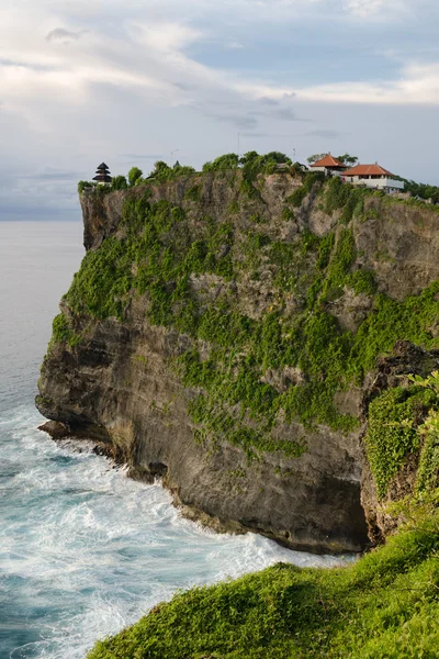Yüksek Cliff Uluwatu Tapınağı, Bali, Endonezya — Stok fotoğraf